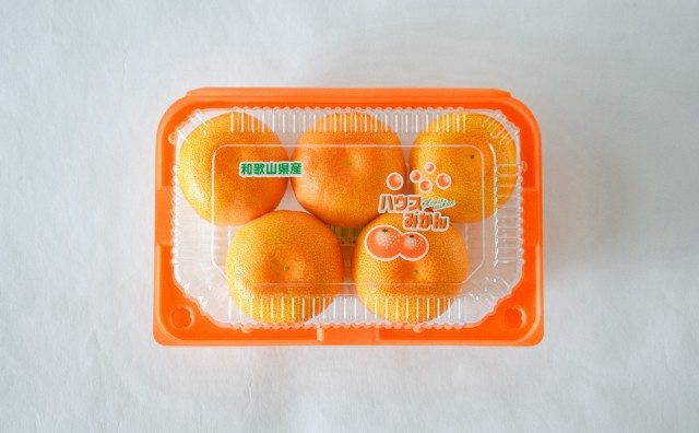 冷たくて美味しそうな完熟ハウスみかん